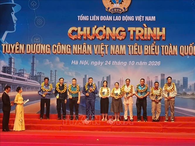 Các công nhân được vinh danh trong Chương trình tuyên dương Công nhân Việt Nam tiêu biểu toàn quốc năm 2026. Ảnh: Nguyễn Trọng Lịch- TTXVN