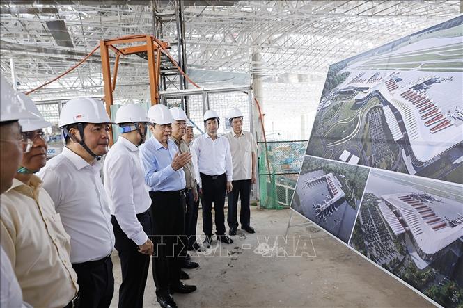 Chủ tịch Quốc hội Trần Thanh Mẫn đến kiểm tra Dự án đầu tư mở rộng Cảng hàng không quốc tế Phú Quốc. Ảnh: Doãn Tấn - TTXVN