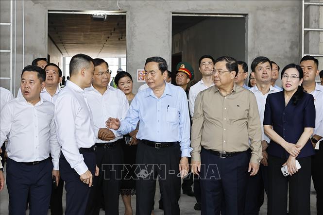 Chủ tịch Quốc hội Trần Thanh Mẫn cùng Đoàn công tác đến kiểm tra Dự án Trung tâm Hội nghị APEC. Ảnh: Doãn Tấn - TTXVN