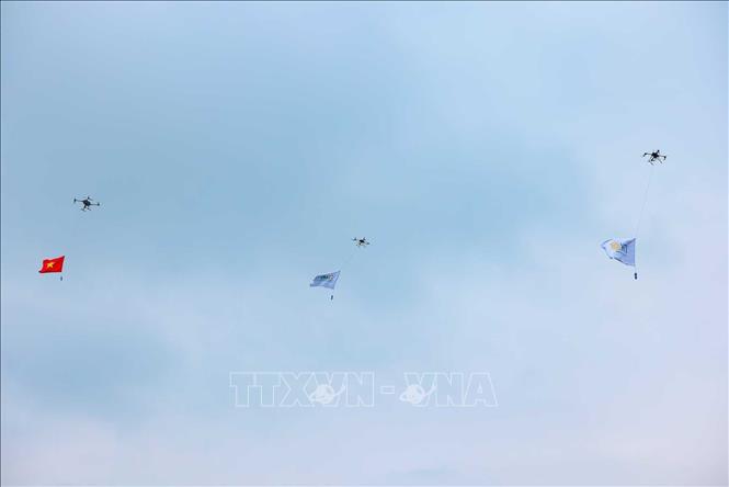 Trình diễn bay thử UAV tại Khu thử nghiệm UAV và chương trình thử nghiệm bay ngoài trời. Ảnh: Hoàng Hiếu - TTXVN