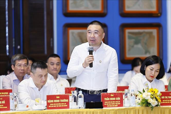 Phó Chủ tịch Thường trực HĐQT Tập đoàn Sun Group Trần Minh Sơn phát biểu tại cuộc làm việc với Lãnh đạo tỉnh An Giang. Ảnh: Doãn Tấn - TTXVN