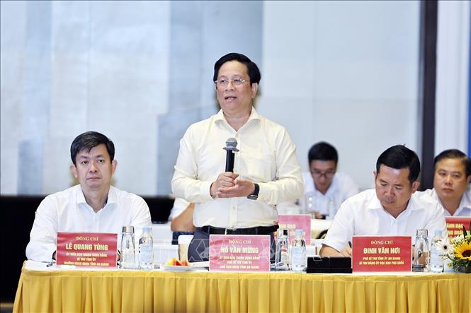 Chủ tịch UBND tỉnh An Giang Hồ Văn Mừng phát biểu. Ảnh: Doãn Tấn - TTXVN