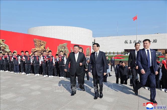 Nhà lãnh đạo Triều Tiên Kim Jong Un trong chuyến thăm thành phố Đan Đông, tỉnh Liêu Ninh, Trung Quốc ngày 24/10/2026. Ảnh: KCNA/TTXVN phát