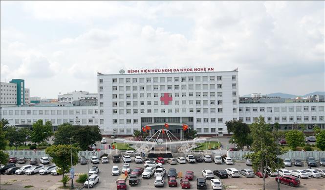 Bệnh viện Hữu nghị đa khoa Nghệ An có 3 tòa nhà điều trị nội trú, 6 trung tâm, 4 khoa cận lâm sàng, 7 phòng chức năng, 31 khoa lâm sàng. Ảnh: Văn Tý-TTXVN