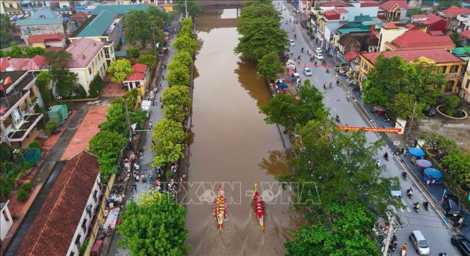Hội thi bơi chải tại xã Phát Diệm, tỉnh Ninh Bình góp phần gìn giữ và phát huy môn thể thao truyền thống của địa phương. Ảnh: Thùy Dung - TTXVN