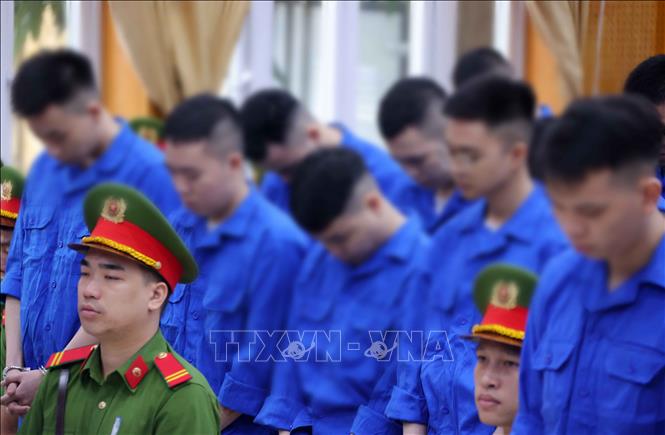 Các bị cáo tại phòng xét xử điểm cầu hội trường Trại tạm giam số 1 (Công an Hà Nội). Ảnh: Văn Điệp – TTXVN