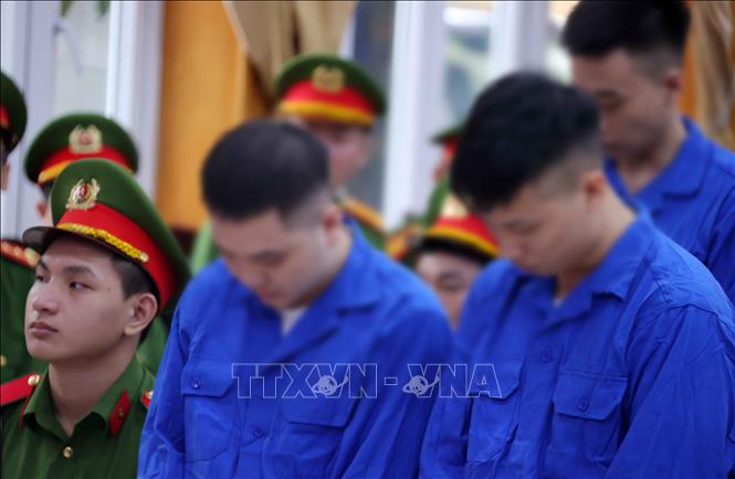 Các bị cáo tại phòng xét xử điểm cầu hội trường Trại tạm giam số 1 (Công an Hà Nội). Ảnh: Văn Điệp – TTXVN