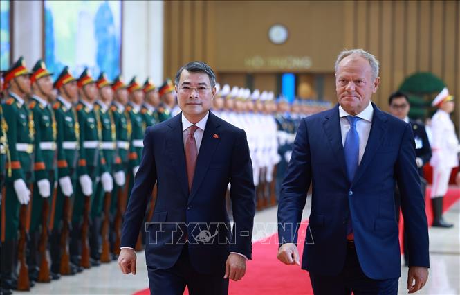 Thủ tướng Lê Minh Hưng đón Thủ tướng Ba Lan Donald Tusk thăm chính thức Việt Nam. Ảnh: Dương Giang – TTXVN 
