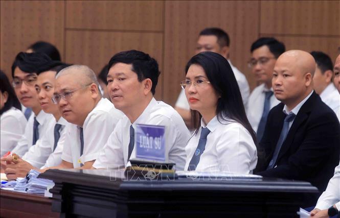 Các luật sự tham gia bào chữa cho các bị cáo tại phiên toà xét xử. Ảnh: Phạm Kiên - TTXVN
