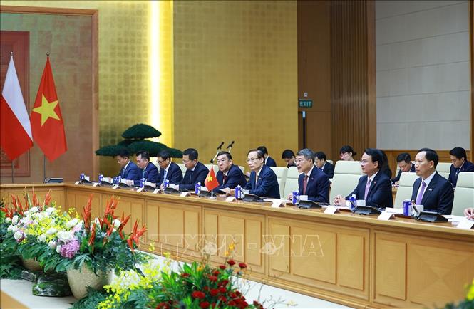 Thủ tướng Lê Minh Hưng phát biểu tại cuộc hội đàm với Thủ tướng Cộng hòa Ba Lan Donald Tusk. Ảnh: Dương Giang – TTXVN 

