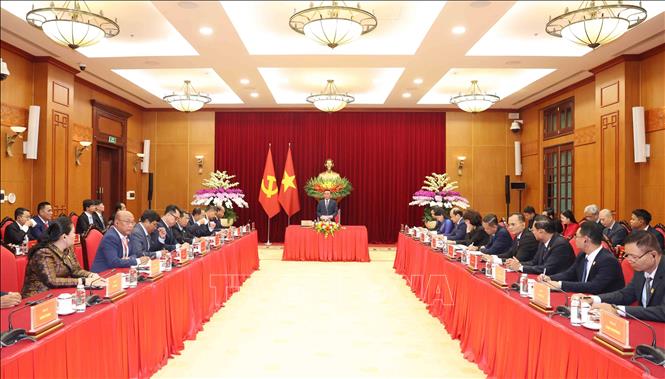Thường trực Ban Bí thư Trần Cẩm Tú tiếp Đoàn cán bộ lãnh đạo trẻ Đảng Nhân dân Campuchia. Ảnh: Phương Hoa - TTXVN