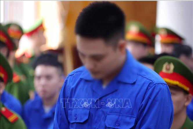 Bị cáo Nguyễn Quang Độ khai báo trước tòa tại điểm cầu hội trường Trại tạm giam số 1 (Công an Hà Nội). Ảnh: Văn Điệp – TTXVN