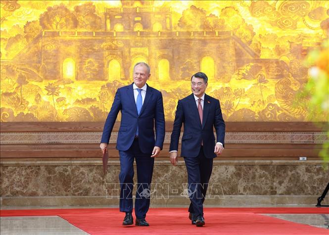 Thủ tướng Lê Minh Hưng và Thủ tướng Ba Lan Donald Tusk sau hội đàm. Ảnh: Dương Giang – TTXVN 
