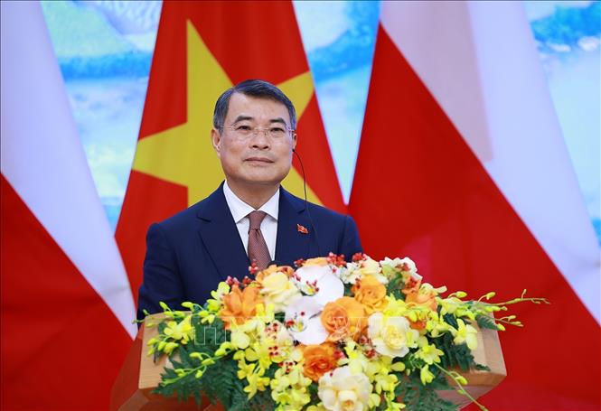 Thủ tướng Lê Minh Hưng phát biểu tại buổi gặp gỡ báo chí hai nước. Ảnh: Dương Giang – TTXVN 