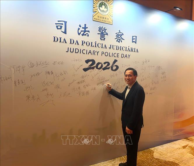 Ông Dương Trung Đức, Chủ tịch Hiệp hội  người Việt Nam ở nước ngoài tại Macau (Trung Quốc) tại lễ kỷ niệm ngày Cảnh sát Tư pháp Macau. Ảnh: TTXVN phát