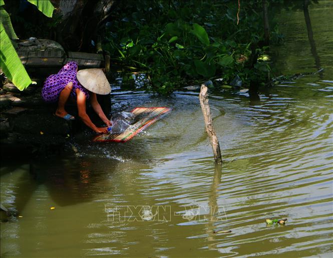 Mỗi hộ gia đình, cơ sở sản xuất và doanh nghiệp cần xem tiết kiệm nước là trách nhiệm thường xuyên. Ảnh: Duy Khương – TTXVN