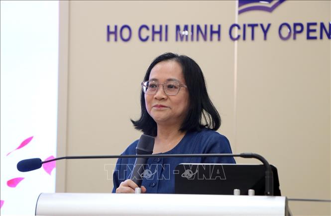 Thạc sỹ Lâm Thị Ánh Quyên, Phó Trưởng khoa, Phụ trách Khoa Khoa học Xã hội, Trường Đại học Mở Thành phố Hồ Chí Minh phát biểu tại tọa đàm. Ảnh: Thanh Vũ - TTXVN
