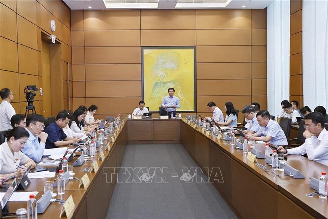 Đoàn đại biểu Quốc hội các tỉnh Quảng Trị, Điện Biên và TP Đồng Nai thảo luận ở tổ. Ảnh: Doãn Tấn - TTXVN
