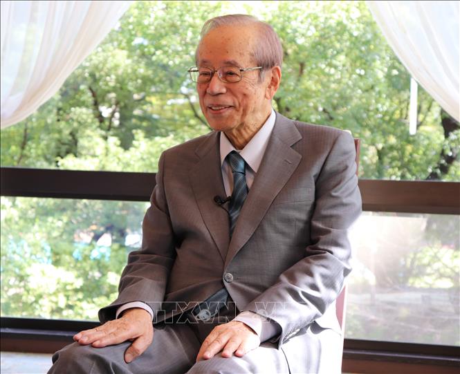 (Tư liệu) Cựu Thủ tướng Nhật Bản Yasuo Fukuda trả lời phỏng vấn báo chí tại Tokyo, Nhật Bản ngày 10/10/2023. Ảnh: THX/TTXVN phát