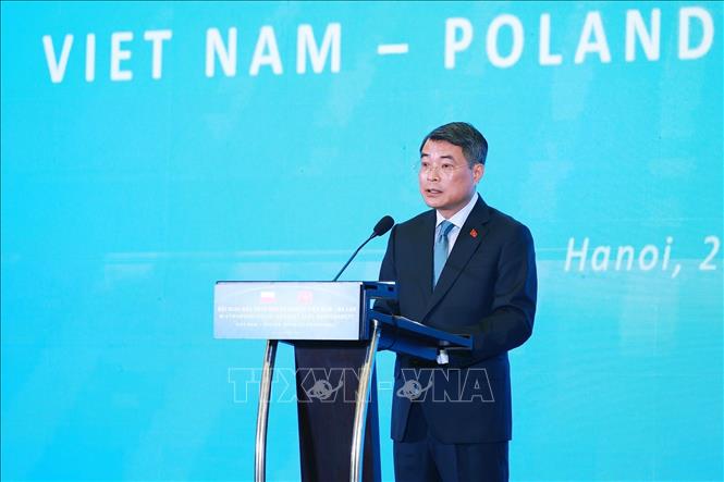 Thủ tướng Lê Minh Hưng phát biểu tại Hội nghị doanh nghiệp Việt Nam - Ba Lan. Ảnh: Dương Giang – TTXVN
