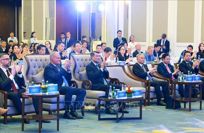 Thủ tướng Lê Minh Hưng và Thủ tướng Cộng hòa Ba Lan Donald Tusk dự Hội nghị doanh nghiệp Việt Nam - Ba Lan. Ảnh: Dương Giang – TTXVN
