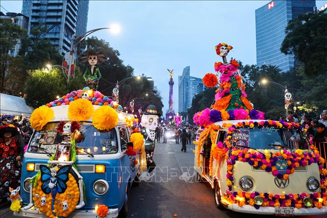 Lễ diễu hành Catrinas tại thủ đô Mexico City, Mexico, ngày 25/10/2026. Ảnh: THX/TTXVN phát