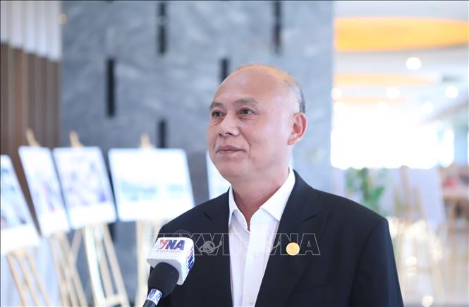 Ông Phạm Hải Dương, Phó Tổng Giám đốc Tập đoàn Công nghiệp Cao su Việt Nam (VRG), trả lời phỏng vấn. Ảnh: Xuân Tú - PV TTXVN tại Lào