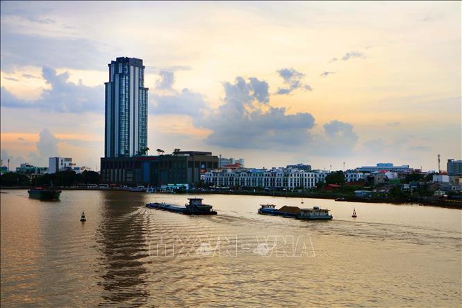 Trong hành trình xây dựng Cần Thơ trở thành đô thị hiện đại, văn minh và có sức cạnh tranh, bản sắc sông nước cần được xem là lợi thế khác biệt. Ảnh: Duy Khương - TTXVN