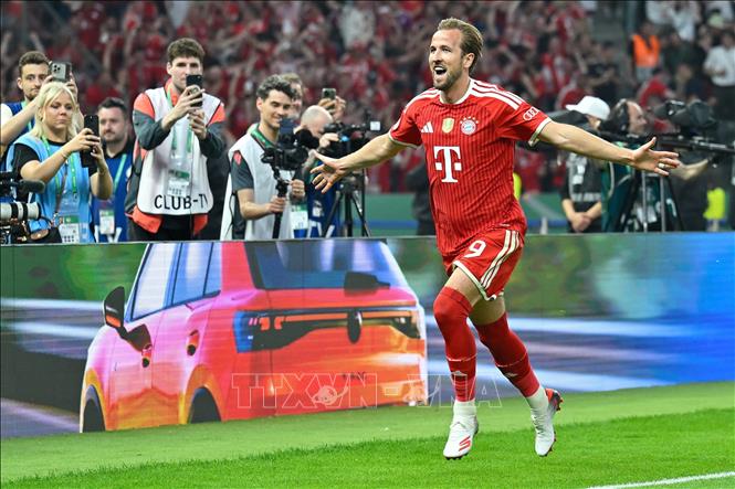 Harry Kane ăn mừng sau khi ghi bàn cho Bayern Munich gặp VfB Stuttgart  trong trận chung kết Cúp Quốc gia Đức tại Berlin, ngày 23/5/2026. Ảnh: THX/TTXVN phát