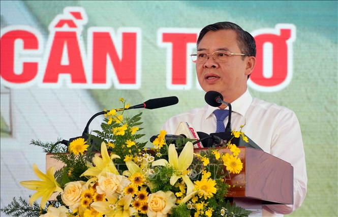 Chủ tịch UBND thành phố Cần Thơ Trương Cảnh Tuyên phát biểu tại Lễ khởi công. Ảnh: Thanh Liêm - TTXVN