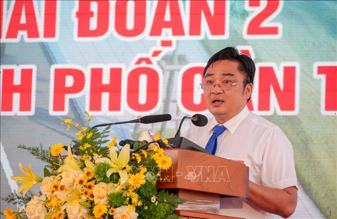 Ông Hoàng Anh Giao, Tổng Giám đốc Công ty Cổ phần Công trình Giao thông Sài Gòn, đại diện Liên danh nhà thầu, phát biểu tại Lễ khởi công. Ảnh: Thanh Liêm - TTXVN