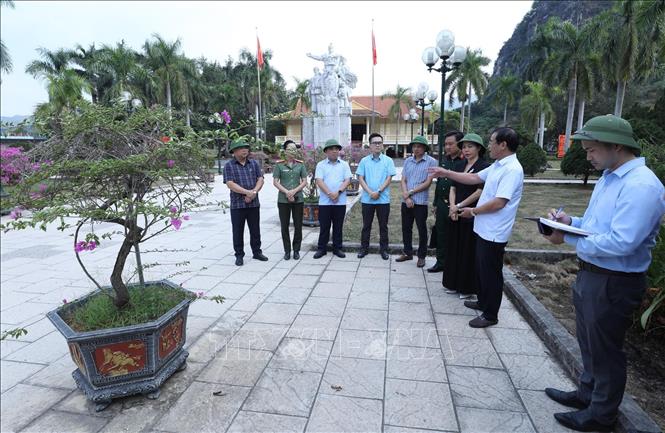 Đoàn công tác khảo sát tại Nhà trưng bày Chiến thắng Chi Lăng. Ảnh: Anh Tuấn – TTXVN