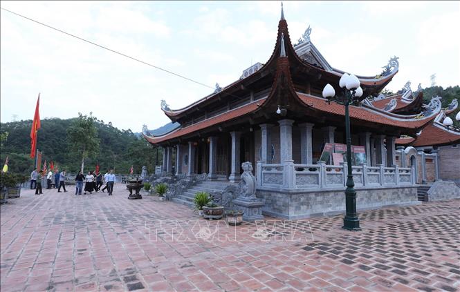 Đoàn công tác khảo sát tại Đền Chi Lăng - nơi dự kiến tổ chức Lễ dâng hương. Ảnh: Anh Tuấn – TTXVN