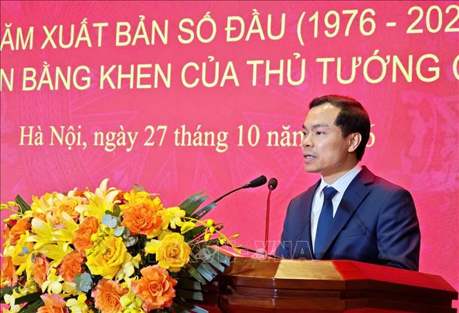 Phó Giáo sư, Tiến sĩ Nguyễn Mạnh Hùng, Phó Giám đốc Học viện Chính trị Quốc gia Hồ Chí Minh phát biểu. Ảnh: Nam Sương - TTXVN