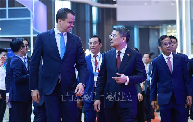 Thủ tướng Lê Minh Hưng và Giám đốc điều hành Diễn đàn Kinh tế Thế giới (WEF) Stephan Mergenthaler tham dự Diễn đàn Kinh tế Mùa thu 2026 (AEF 2026). Ảnh: Dương Giang – TTXVN 
