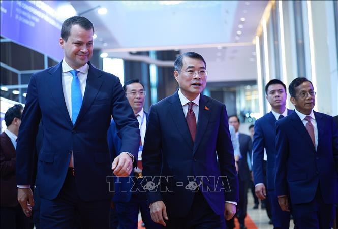 Thủ tướng Lê Minh Hưng và Giám đốc điều hành Diễn đàn Kinh tế Thế giới (WEF) Stephan Mergenthaler tham dự Diễn đàn Kinh tế Mùa thu 2026 (AEF 2026). Ảnh: Dương Giang – TTXVN 
