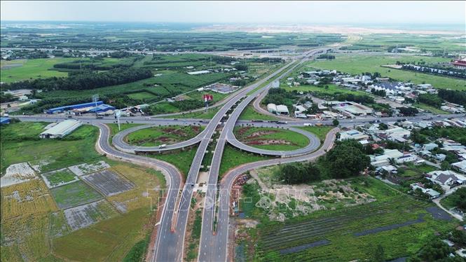 Nút giao giữa tuyến T1 và Quốc lộ 51, tuyến T1 là tuyến giao thông trực tiếp dẫn vào sân bay Long Thành. Ảnh: Công Phong - TTXVN