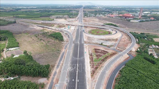 Điểm giao giữa tuyến T2 và cao tốc Biên Hòa - Vũng Tàu, tuyến T2 là tuyến giao thông trực tiếp kết nối vào sân bay Long Thành. Ảnh: Công Phong - TTXVN