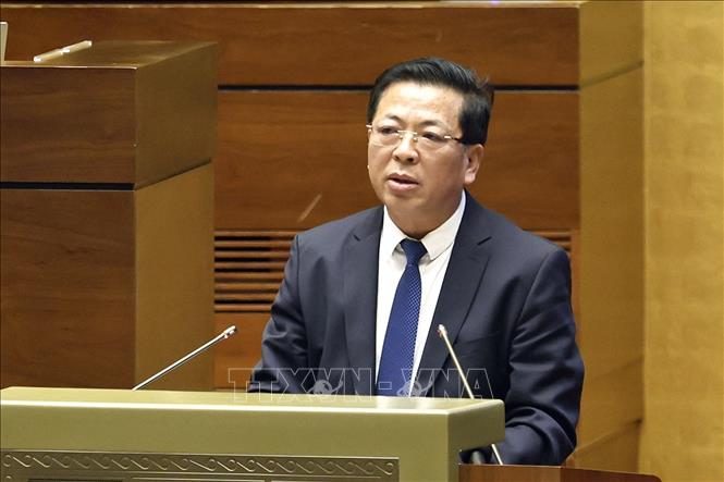 Bộ trưởng Bộ Xây dựng Trần Hồng Minh phát biểu giải trình, làm rõ một số vấn đề đại biểu Quốc hội nêu. Ảnh: Doãn Tấn – TTXVN