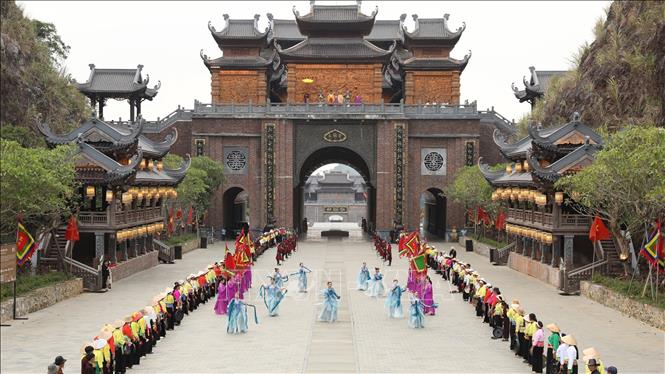 Trình diễn Nhã nhạc cung đình tại Đàn Kính Thiên thuộc Khu du lịch Thung Ui. Ảnh: Đức Phương - TTXVN