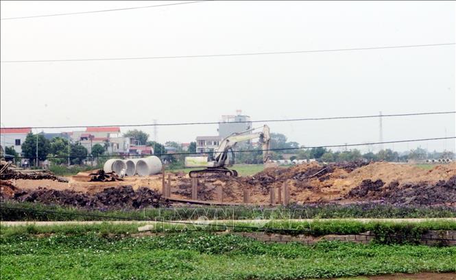 Thi công dự án xây dựng kết cấu hạ tầng Khu công nghiệp Đồng Văn V (giai đoạn 1). Ảnh: Nguyễn Chinh - TTXVN

