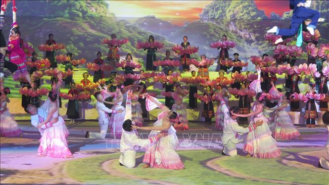 Chương trình nghệ thuật với chủ đề “Thể thao Lào Cai: Khơi nguồn sức mạnh - Thắp sáng tương lai”. Ảnh: Hương Thu-TTXVN                                 