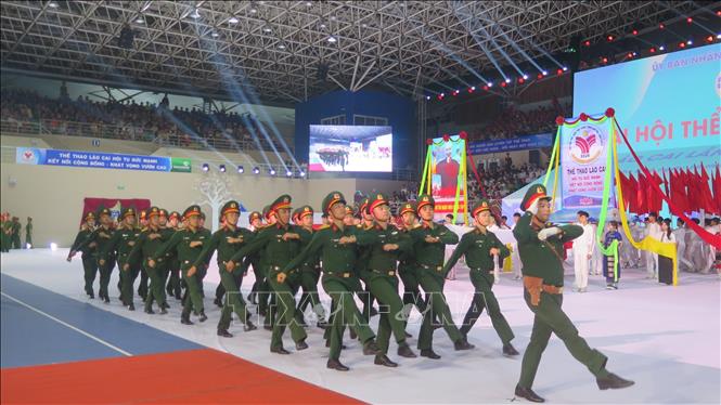 Diễu hành biểu dương lực lượng. Ảnh: Hương Thu - TTXVN                        