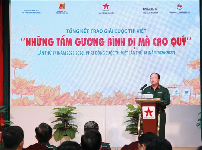 Thiếu tướng Đoàn Xuân Bộ, Tổng Biên tập Báo Quân đội nhân dân phát động Cuộc thi viết “Những tấm gương bình dị mà cao quý” lần thứ 18. Ảnh: Trọng Đức - TTXVN.