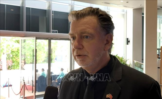 Ông Chris Vanloon (Đại diện Chi hội Đà Nẵng, Hiệp hội Thương mại Mỹ tại Việt Nam – AMCHAM) cho rằng, Việt Nam đang làm rất tốt việc tối ưu thủ tục, cắt giảm các quy định không cần thiết tại VIFC-DN và có nhiều doanh nghiệp Hoa Kỳ quan tâm, tìm hiểu cơ hội đầu tư vào VIFC-DN. Ảnh: Quốc Dũng – TTXVN