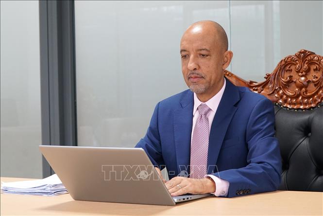 Ông Oscar Njuguna (Giám đốc Ban thành viên VIFC-DN) cho biết, việc áp dụng các thông lệ, luật lệ, trọng tài quốc tế tại VIFC-DN sẽ giúp tạo được niềm tin và sự quen thuộc của các nhà đầu tư trên toàn thế giới. Ảnh: Quốc Dũng – TTXVN