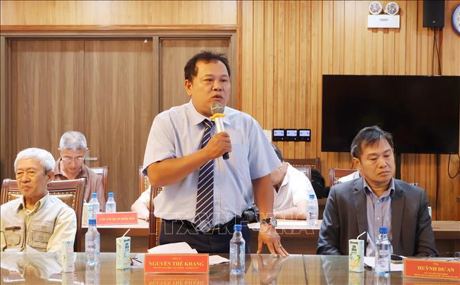 Tiến sĩ Nguyễn Thế Khang, Phó Trưởng phụ trách Bộ môn Tài chính công, trường Đại học Tài chính – Marketing trình bày ý kiến về kinh tế bạc. Ảnh: Đinh Hằng - TTXVN