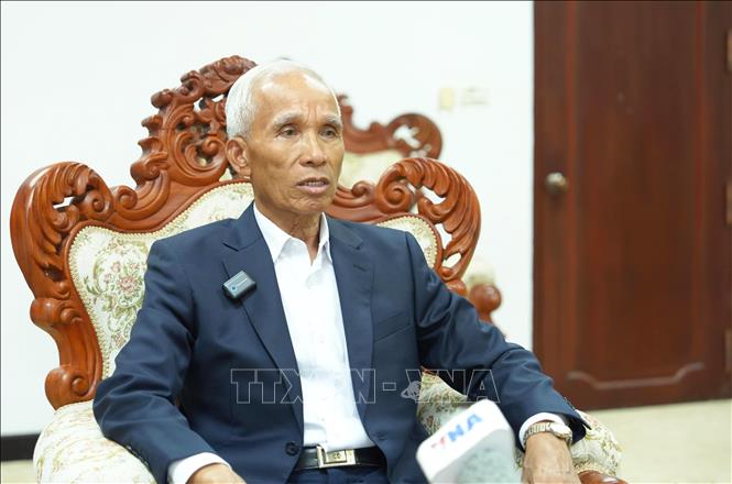 Đồng chí Khamphan Pheuiyavong, Ủy viên Bộ Chính trị, Trưởng ban Tuyên huấn Trung ương Đảng Nhân dân cách mạng Lào, trả lời phỏng vấn. Ảnh: Xuân Tú - PV TTXVN tại Lào