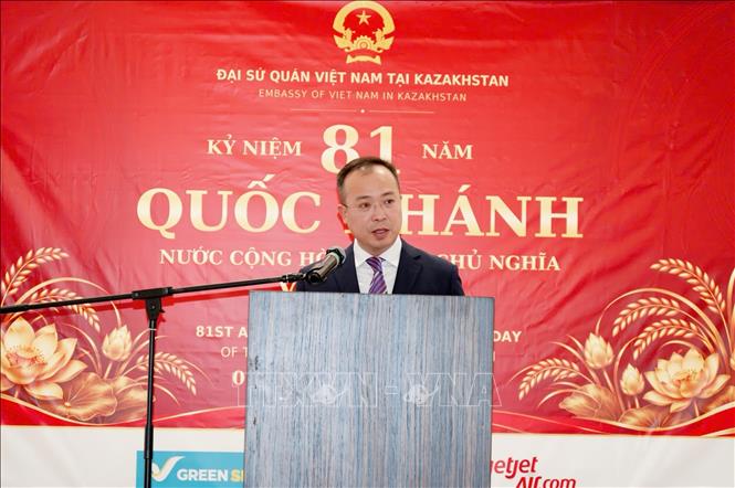 Đại sứ Việt Nam tại Kazakhstan Nguyễn Thành Lê phát biểu về ý nghĩa lịch sử của ngày 2/9/1945. Ảnh: TTXVN phát