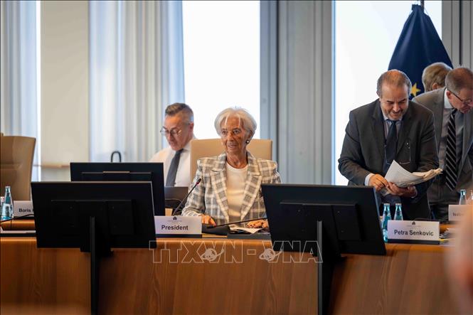 Chủ tịch Ngân hàng Trung ương châu Âu (ECB) Christine Lagarde tới dự hội nghị chính sách của ECB ở Frankfurt, Đức ngày 29/10/2026. Ảnh: THX/TTXVN phát